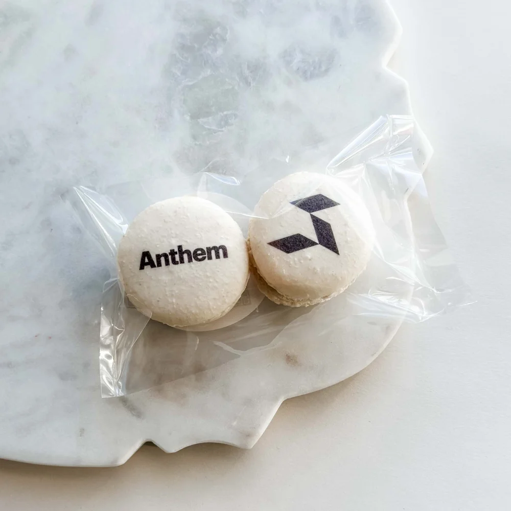 LogoPersonalized macarons for premium company gifting, VIP executives and business event